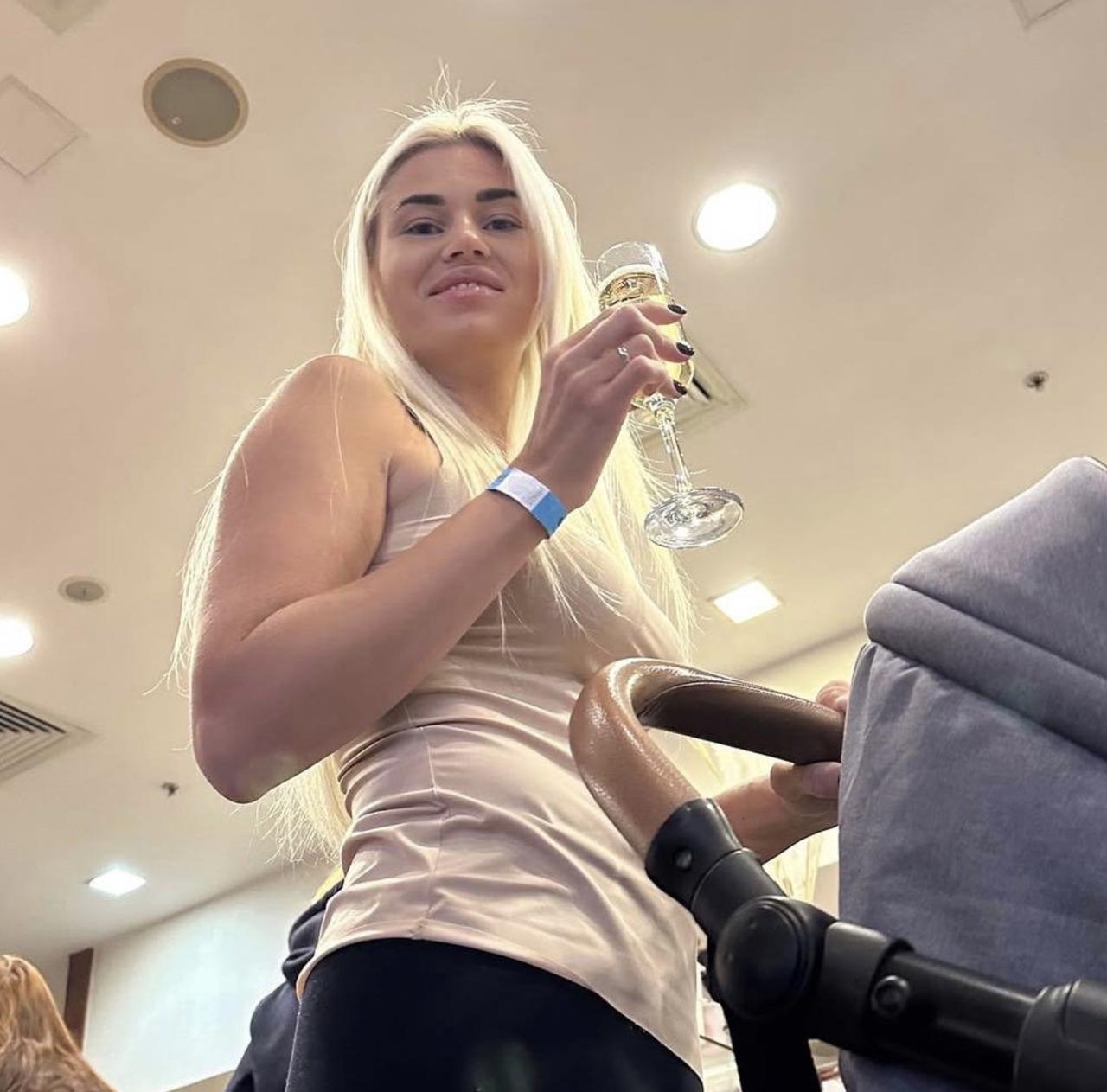 【一位俄罗斯母亲拍摄了一段关于自己孩子的危险实验视频——观众们震惊了。】来自萨拉