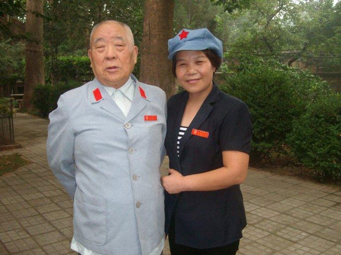 开国少将见到另一位开国少将的夫人，说，你是大夫人，我是小老婆。这是怎么回事呢？背