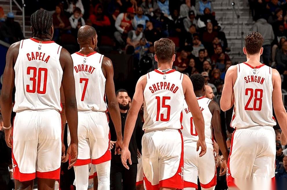 输了。输得好！我跟你讲，这场球输了，反而是天大的好事。不然乌度卡那个脑子，