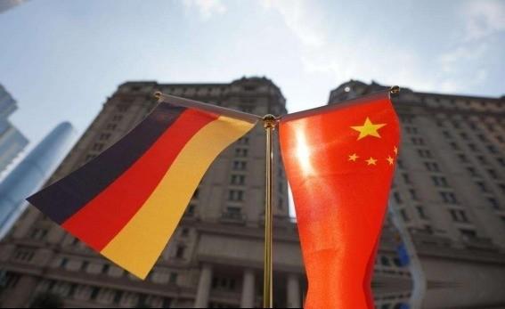 “滚回自己的国家！”躺平福利梦碎！乌克兰难民吐槽中国规则，一句话撕开中西福利核心