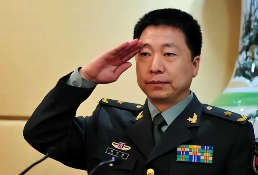 杨利伟自2008年7月晋升为少将以后，一转眼十多年过去了，他的军衔仍然是少将，还