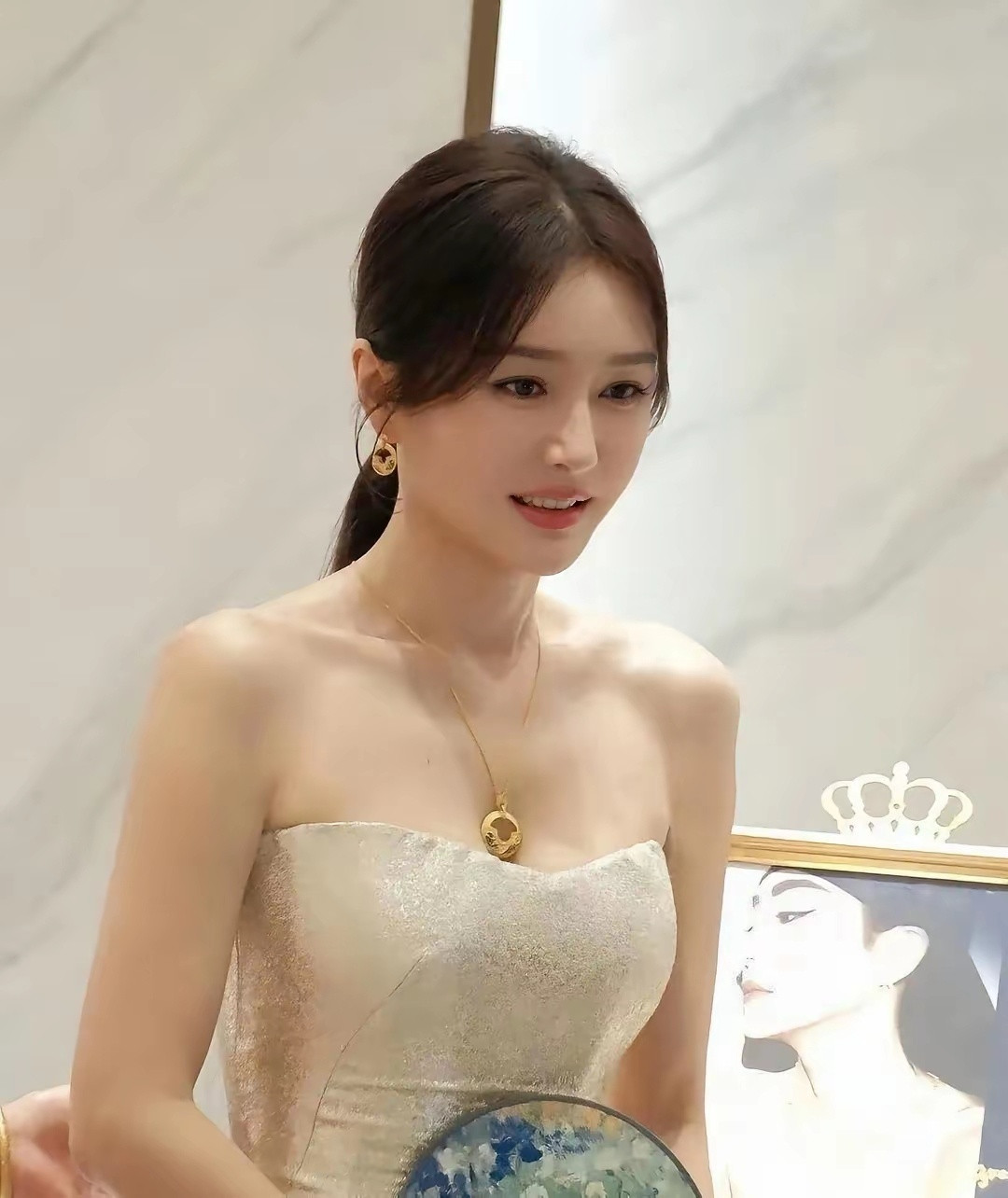 秦岚这是多少男人的白月光，也太美了。