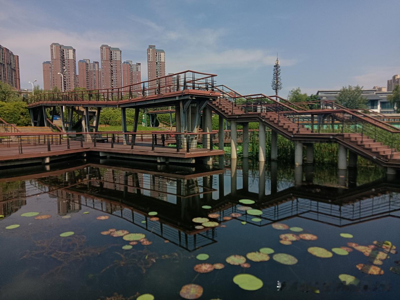 你知道西安消失的五大老厂吗西安老国企厂家众多，在上世纪90年千篇一律的改制后大都