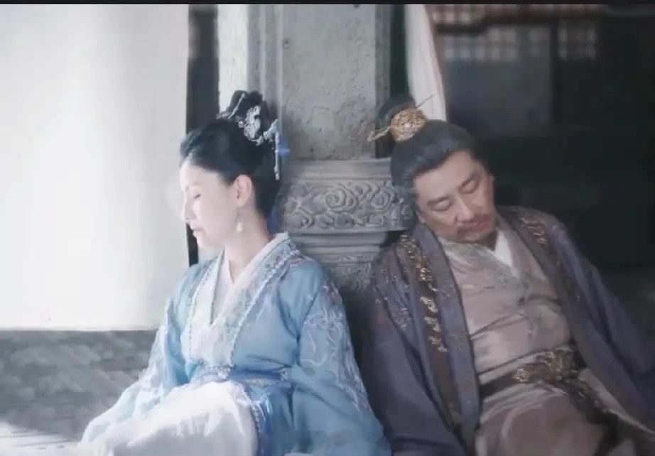 《赴山海》萧秋水父母死了？？他随身携带的包裹里有母亲留给他的剑庐的钥匙这钥匙他曾