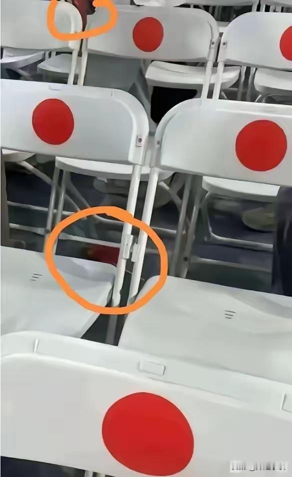 这些“巧合”，真的能忍吗？武大图书馆事件，我选择了忍耐；椅子上突兀的白底圆
