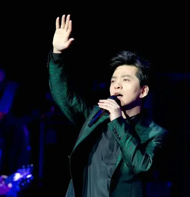 应更名为群星云集演唱会。据报道，岳云鹏开演唱会，他的师傅郭德纲不仅亲自助阵，嘉宾