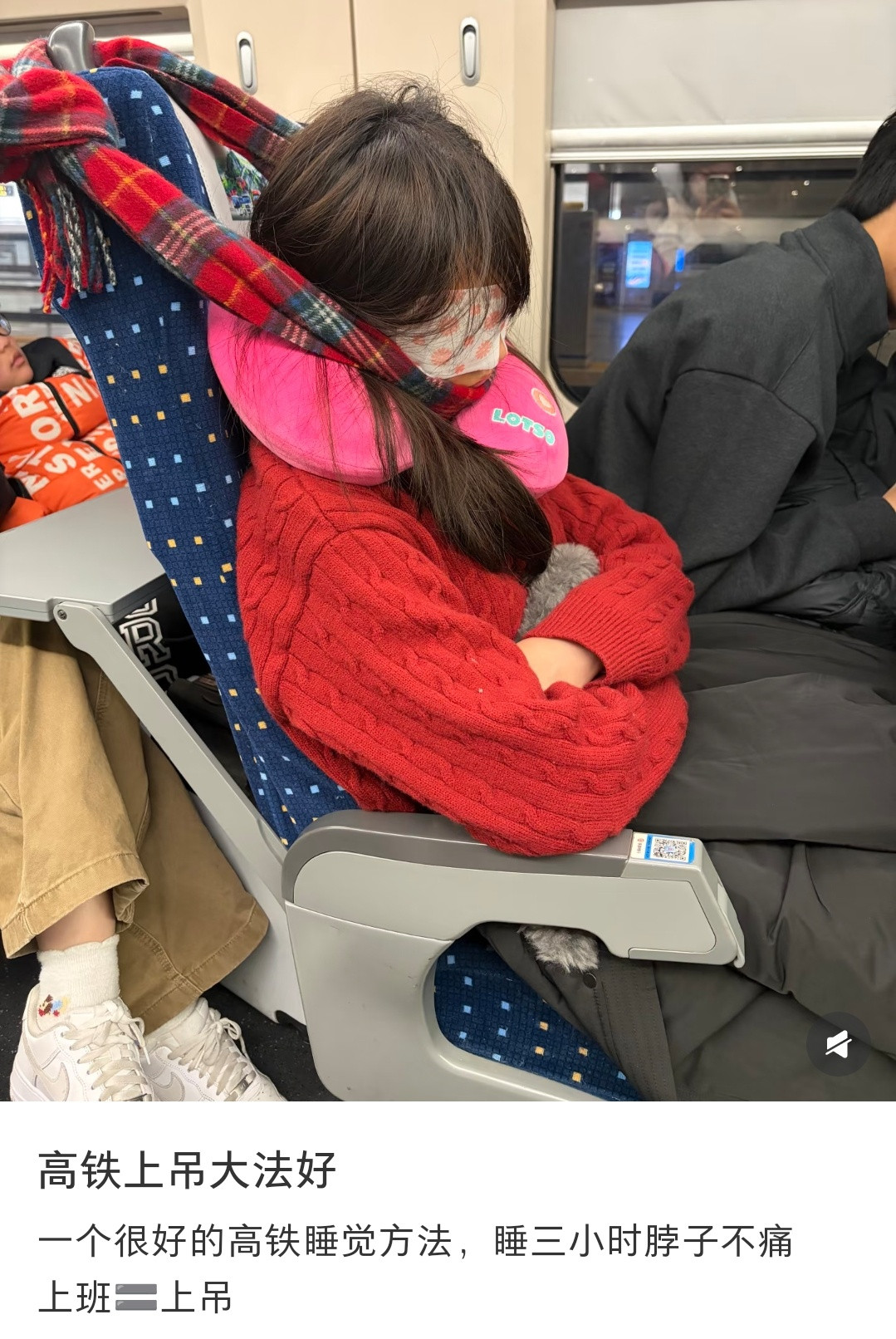 挂在下巴上感觉还挺好的防止头乱掉