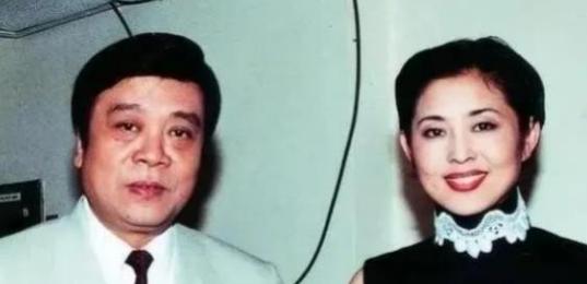 1993年，51岁的赵忠祥，死活不同意34岁的倪萍评正教授，他拍着桌子大