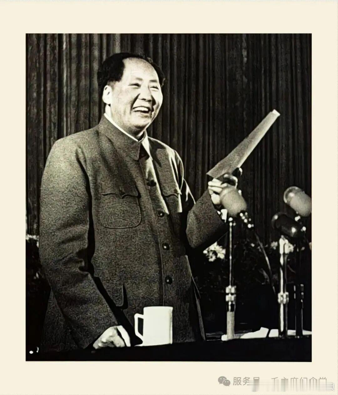 【领袖的故事一个奠定工业化基础的五年计划】在毛泽东革命业绩纪念室里有这样一张照片