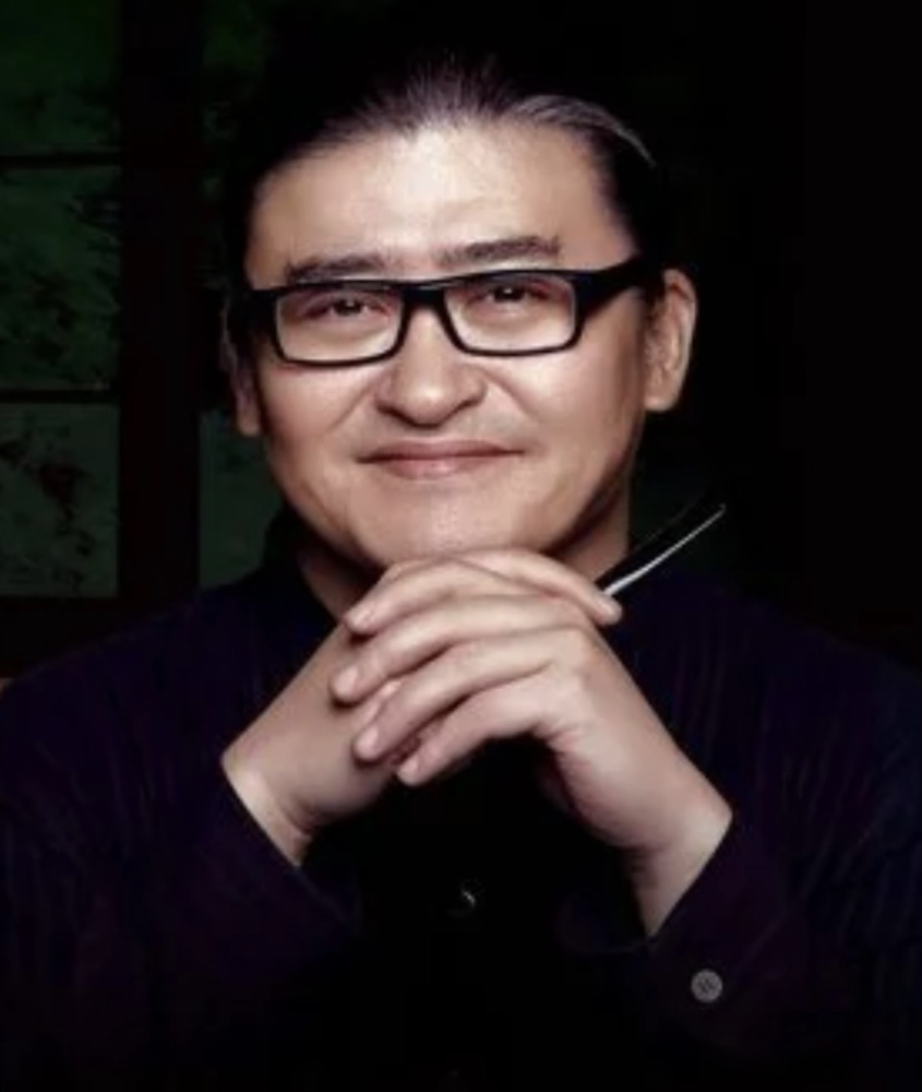 那英哭着加唱一首歌，代价竟然是吃罚单。成都演唱会的场面多感人，背后的规矩就有多冰冷。为了悼念挚友刘欢