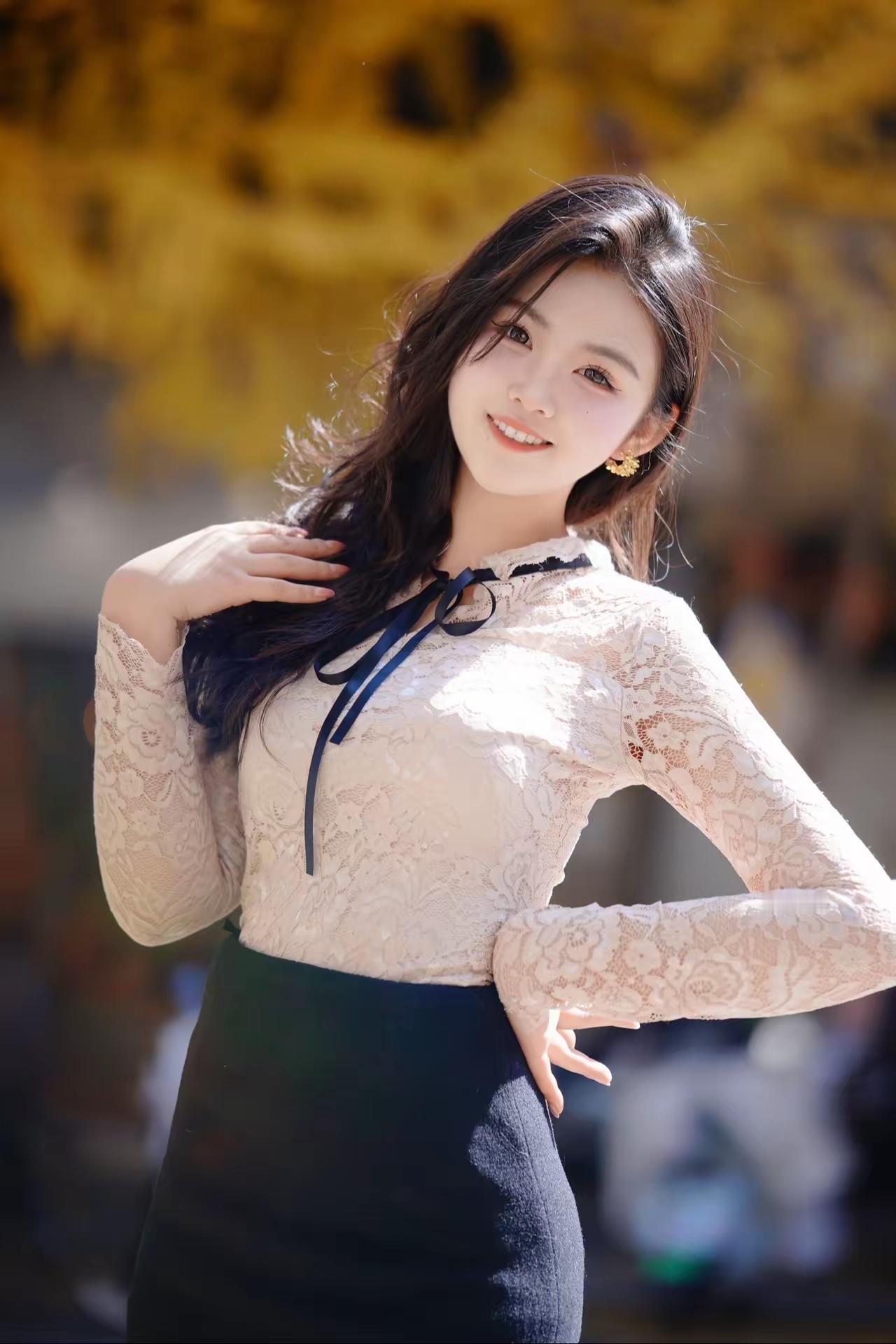 过日子嘛，哪有勺子不碰锅沿的。吵归吵，闹归闹，别往心里搁，回头买根糖葫芦，啥气都