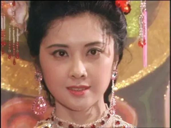 前五张照片，是电视剧《西游记》女演员，后五张照片，是《红楼梦》女演员，我个人感