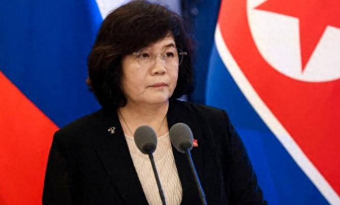 金正恩返朝不足一月，再做重大决定，俄罗斯有的待遇，中国也得有金正恩从中国回去
