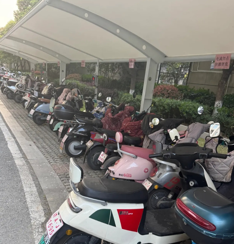 发现了没，不知道从什么时候开始大街上很多电动车已经不锁了，我有几次骑电动车去超市