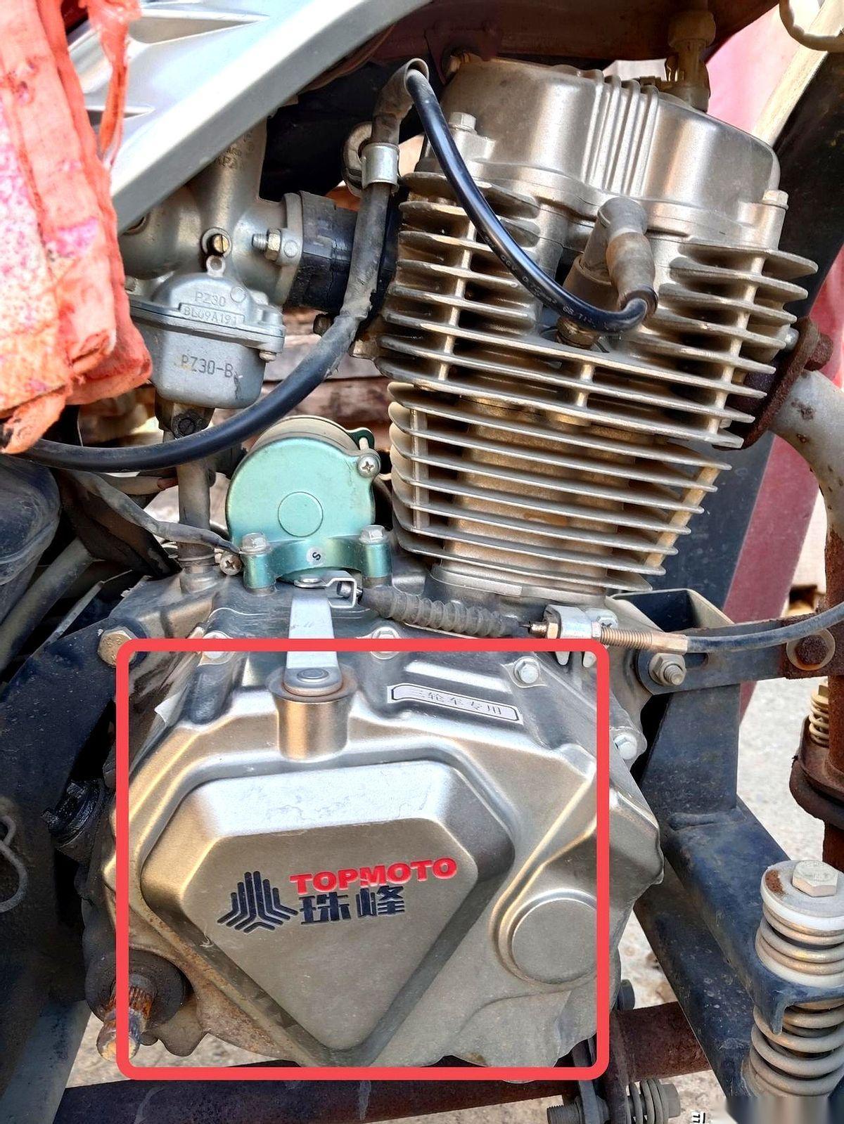 我弟那台摩托，九千块买的，你猜跑了多少公里？三万。发动机连声咳嗽都没有。一