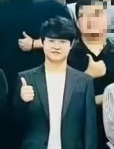 这是杀害赴韩拿毕业证女生的凶手照片，30多岁的男子，面露凶相，是中国人朝鲜族的，