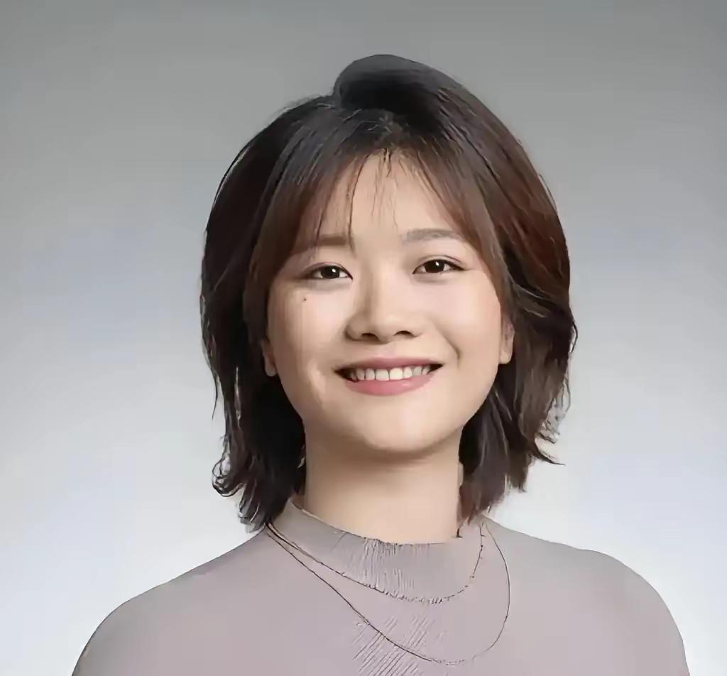雷军：大哥，我去年从你那里挖了个人。梁文锋：谁？雷军：罗福莉。梁文锋