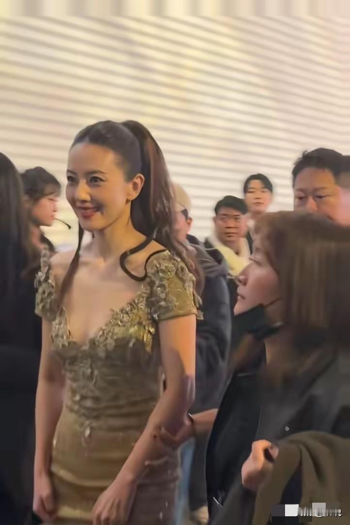 高圆圆这发量是真实的吗！好羡慕