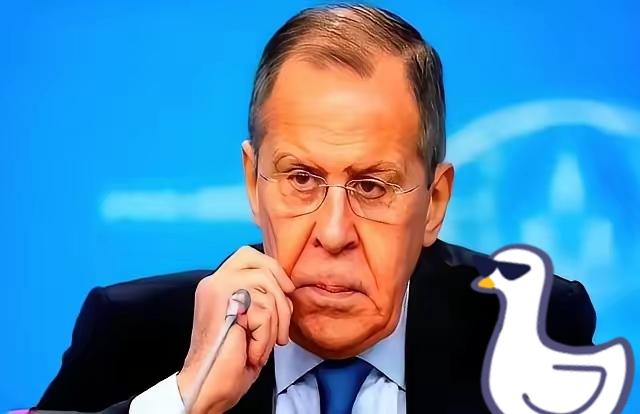 那个俄罗斯老头，拉夫罗夫，一句话就把天给聊透了。​他说，美国人怕我们，是因