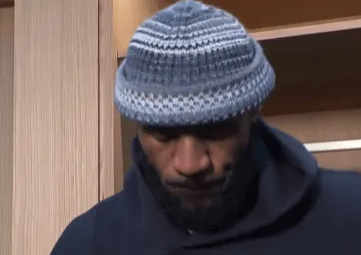 NBA常规赛，湖人125-101战胜国王。赛后，勒布朗-詹姆斯接受了采访，谈到了