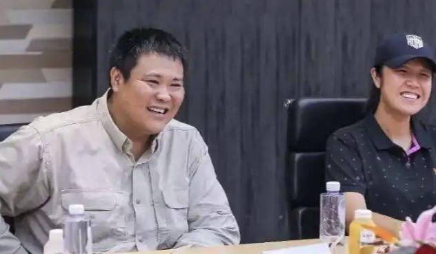 “最会玩”的夫妻:卖光北京房产周游世界，8年后回家发现竟赚2亿。张昕宇梁红夫妇卖