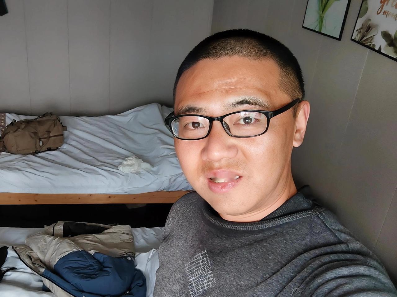 我有一个认识了十几年的好朋友，上个月他说他走投无路了，失业了一直在家里啃老，他想