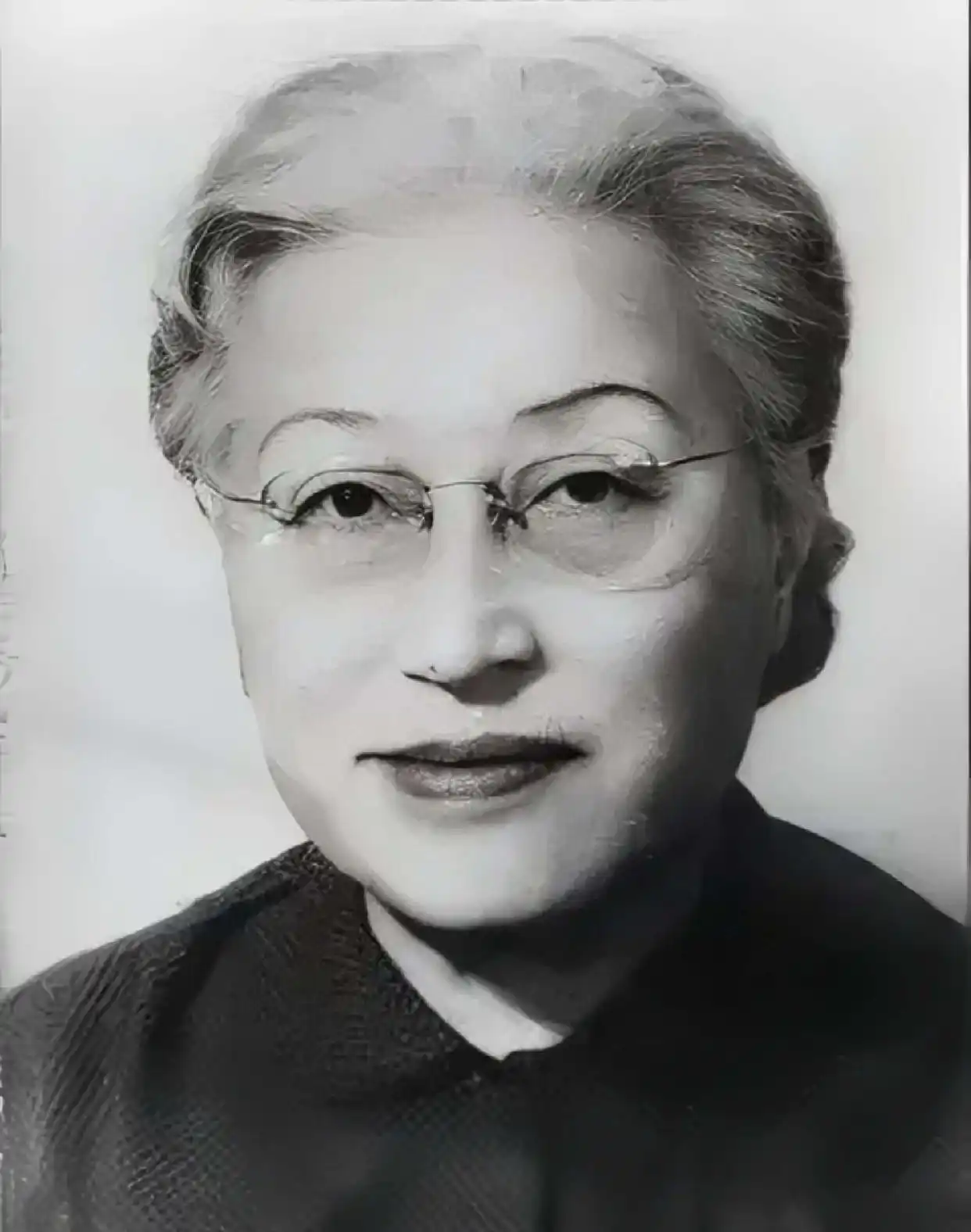 1971年，84岁的蒋介石收到了前妻陈洁如的遗书，书信中寥寥数语，道尽了这个女人