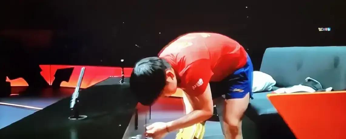 孙颖莎退赛当晚，医疗组长出了一口气。不是因为她输了。恰恰相反，是因为她在最关