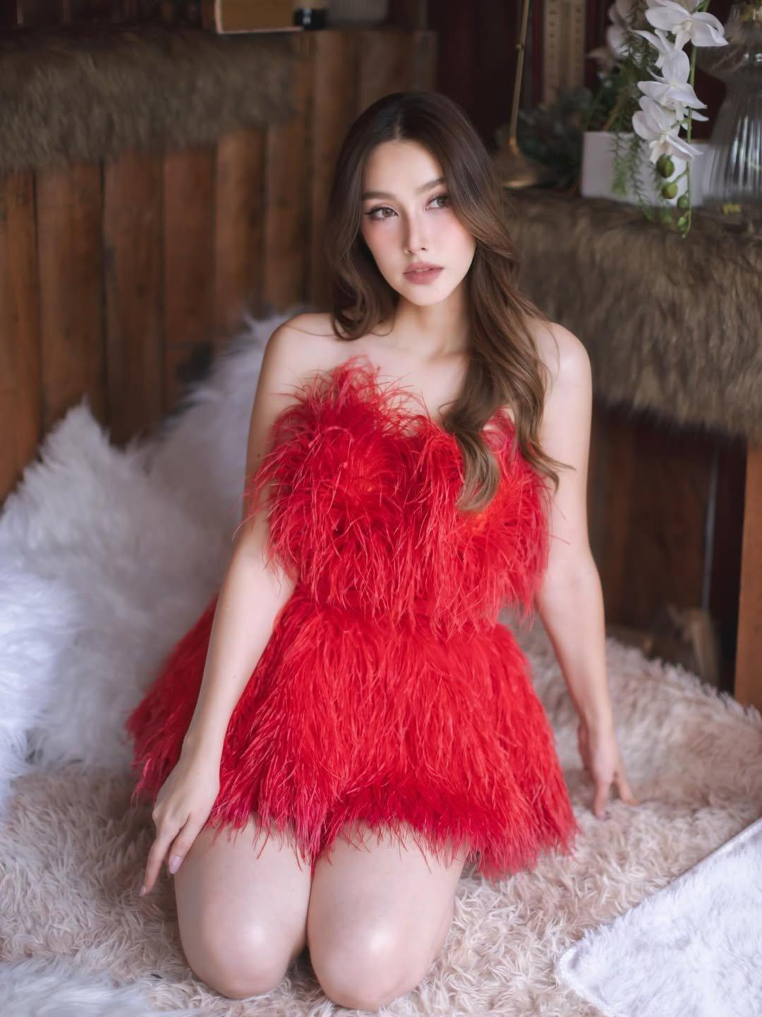 HanaLewisHanaLewis｜IG更新🌨️圣诞节写真🎄🌟crh