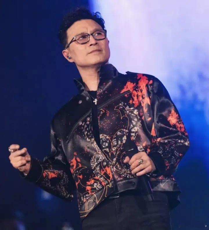 1.阚清子暂时不允许提怀孕生子的事情，就连感情向的话题也有限制。2.汪峰开演唱会