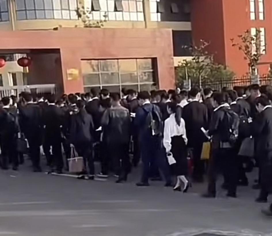 男子公务员遴选考试综合成绩第一却落选，事情过去了已经有一段时间了，官方也给出了他