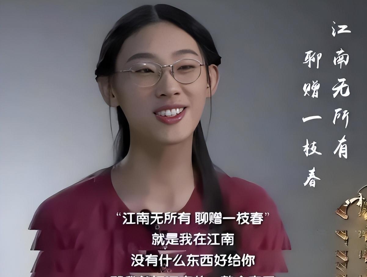 她亲手关掉了那扇，通往千万流量的门。16岁，全国爆红。代言、节目、采访追到学