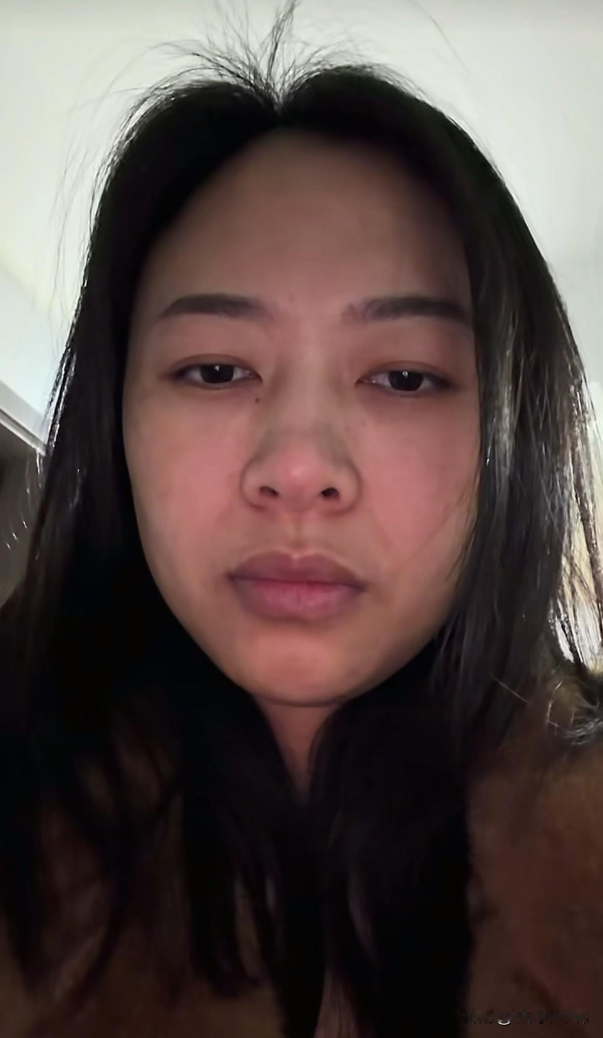 买洗碗机的女子回家了！一头扑进老公怀里哭唧唧，手机却保持拍摄，这个场景把大家整笑