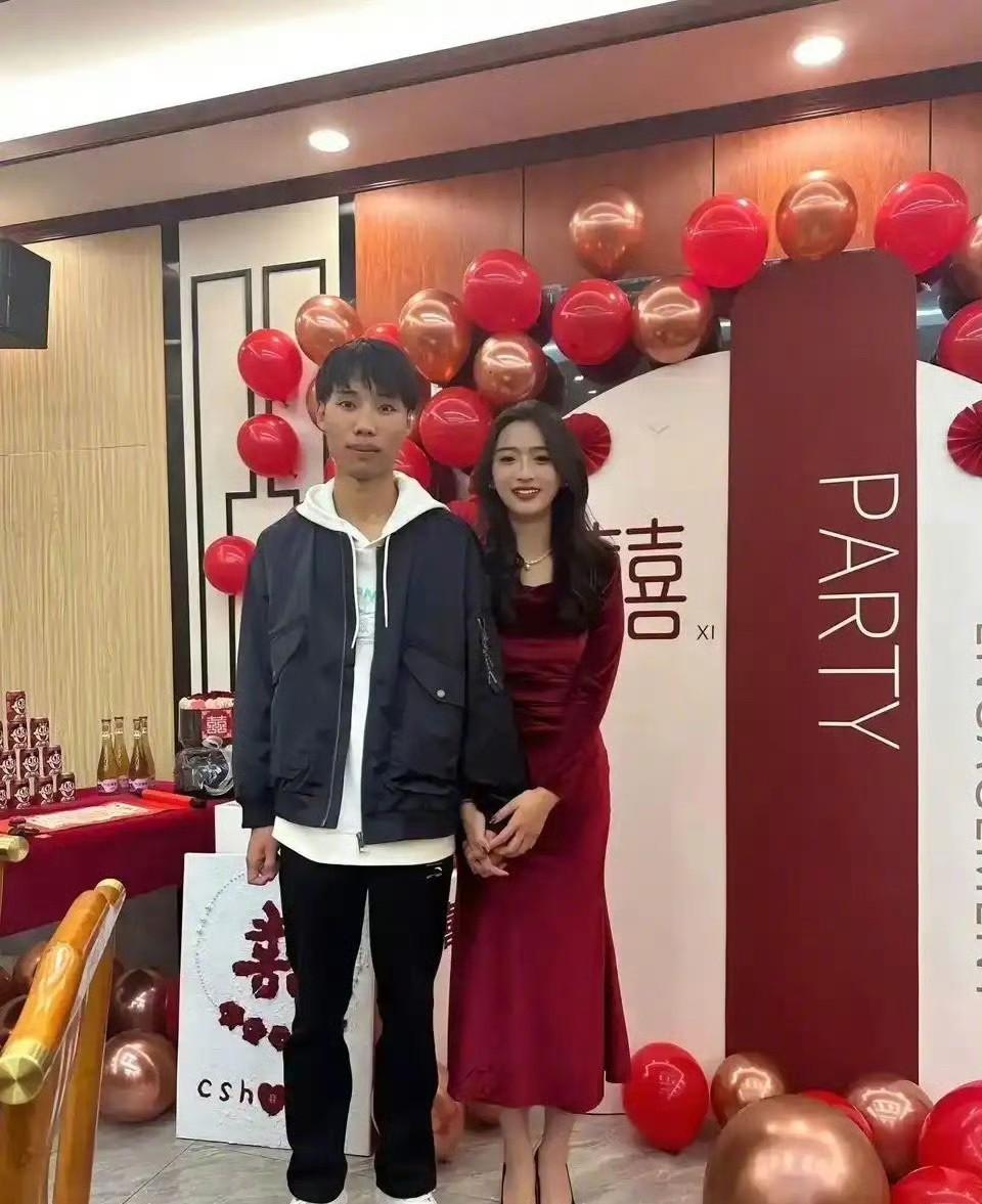 我表哥怎么找到这么漂亮的女朋友….