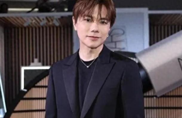 张敬轩担任导师，是今年最大的笑话！ 笑话，他还竟想渡别人，可谁来渡他？ 