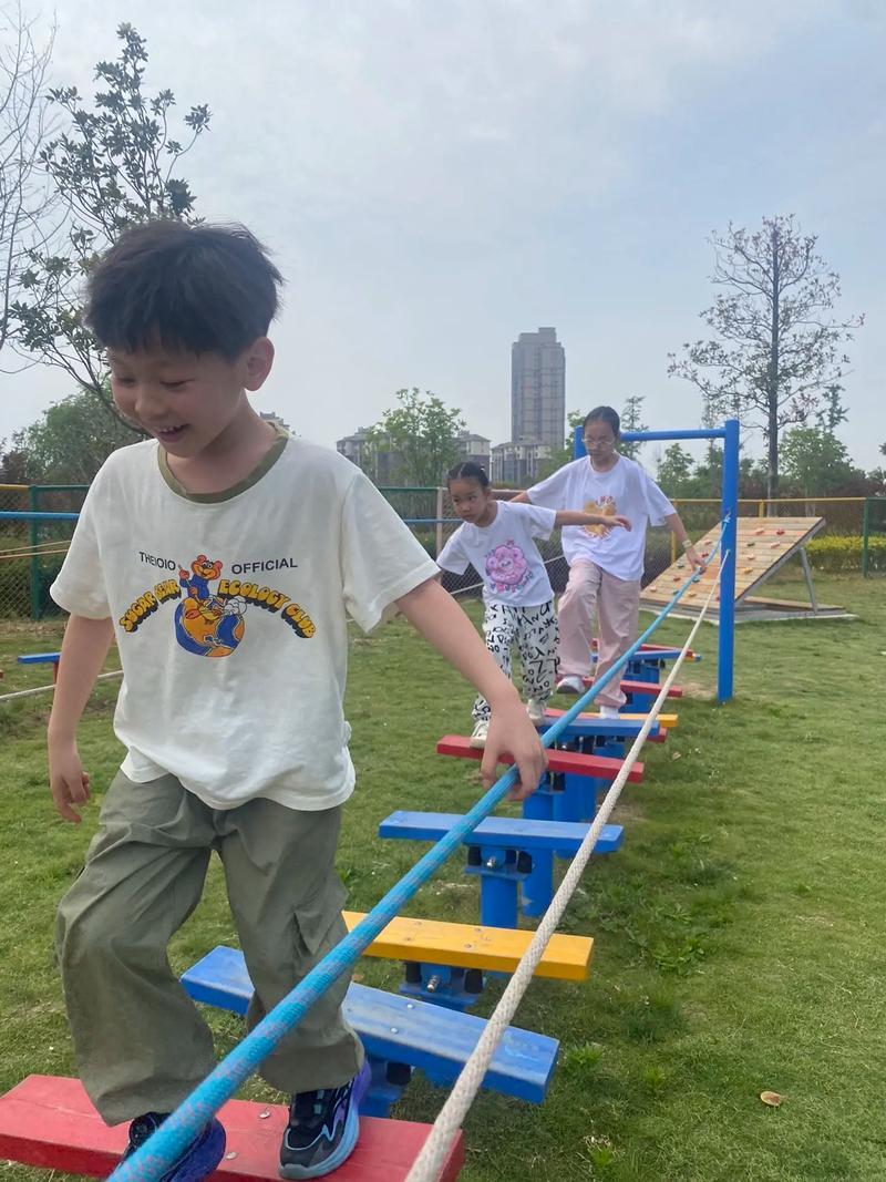 我认为快乐重要养孩子，别把快乐弄丢了现在的家长，真的太累了。孩子从幼