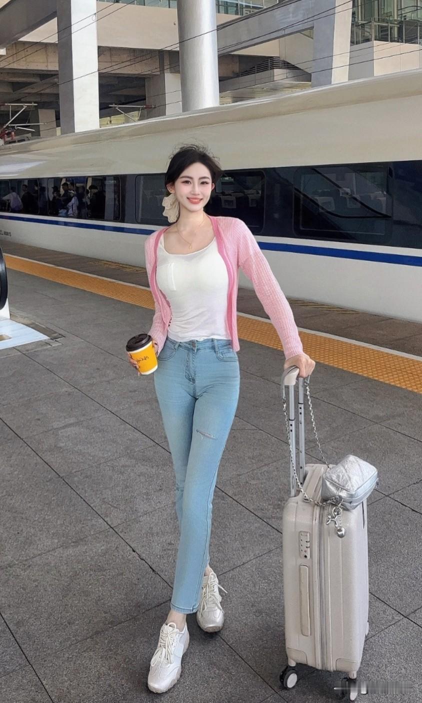 青春靓丽的女孩，第一次到大都市
