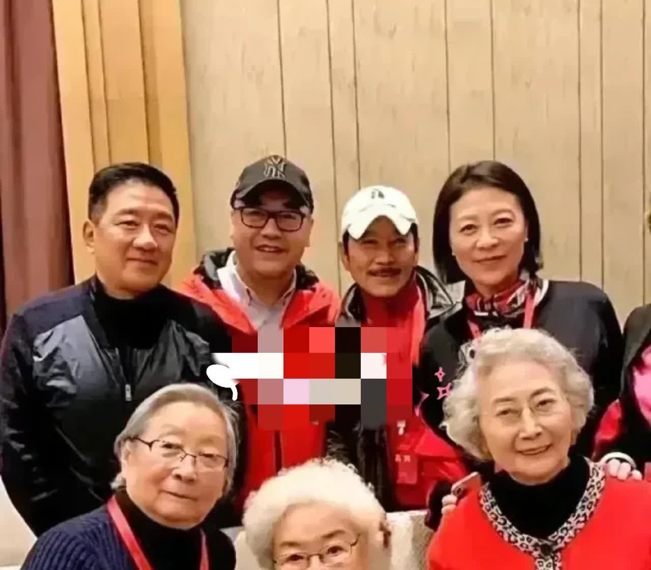 这七个人的合影，能认出五个，绝对是资深老影迷。