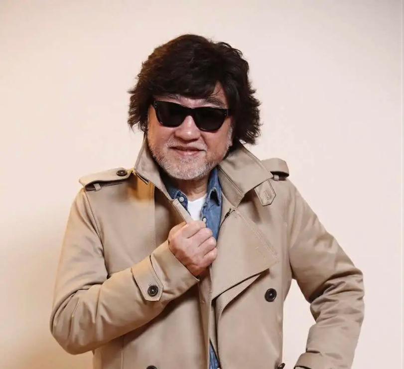 2026年1月27日，84岁的卢海鹏在香港文化中心举办演唱会，周润发现身捧场，不