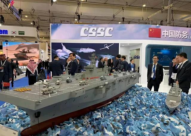 沙特防务展彻底炸场！中国把4万吨准航母摆上货架，西方垄断彻底终结沙特世界防