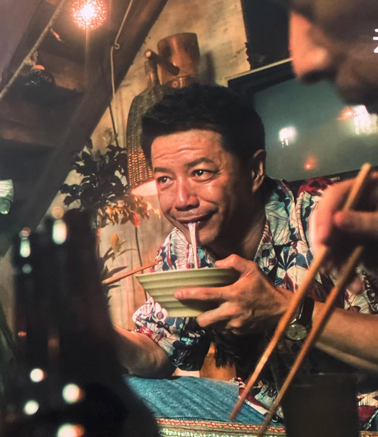 段奕宏这两年演的角色都差不多的感觉，拼命演“松弛”，可呈现出来就是又癫又油的感觉