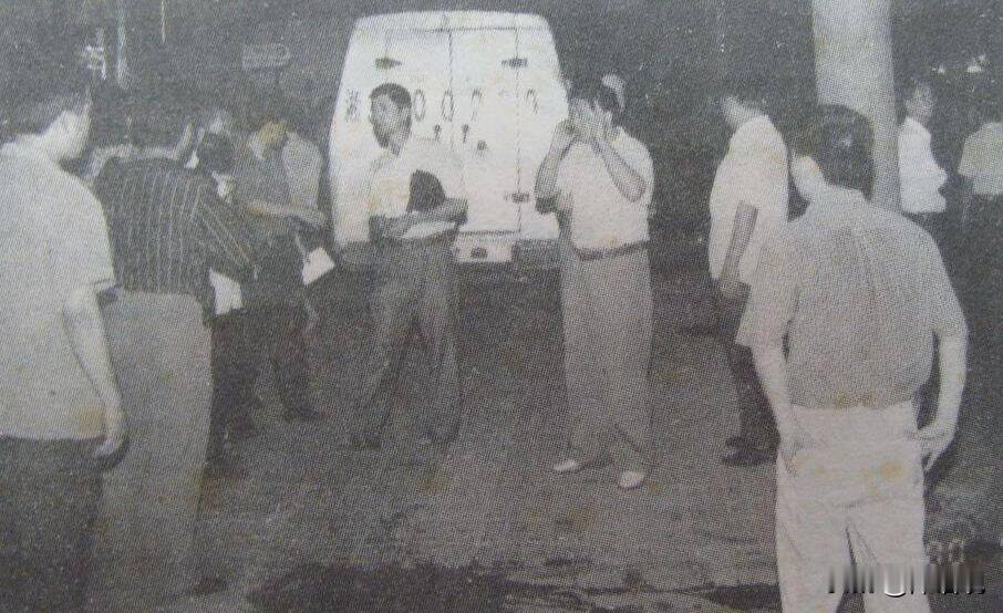 2001年，张君特大持枪抢劫杀人团伙彻底覆灭。这个纵横渝湘鄂三地、作案十余起、杀