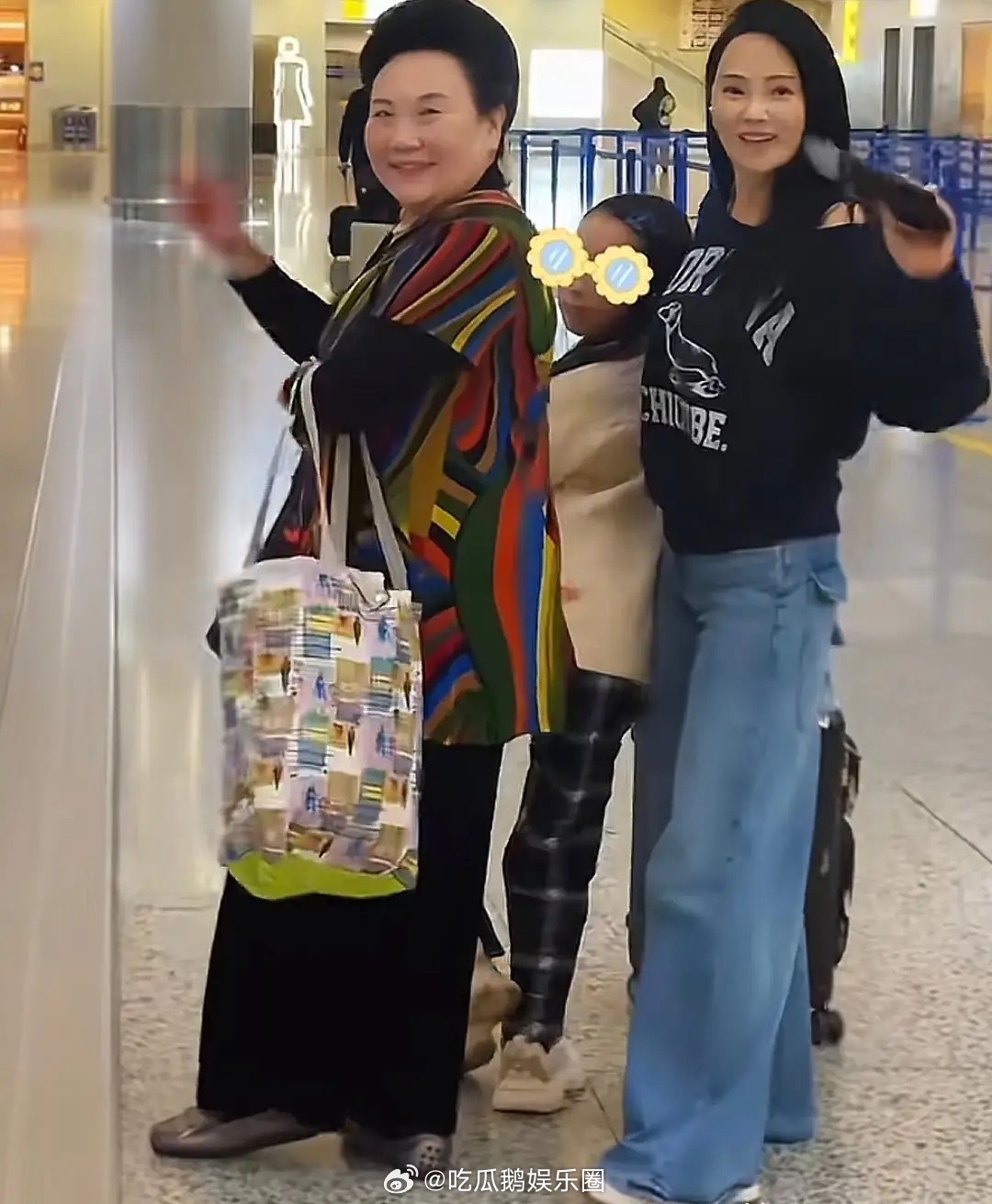 伊能静年底带婆婆旅游，坐8小时飞机去国外，9岁米粒坐头等舱特别开心，连秦昊都去了