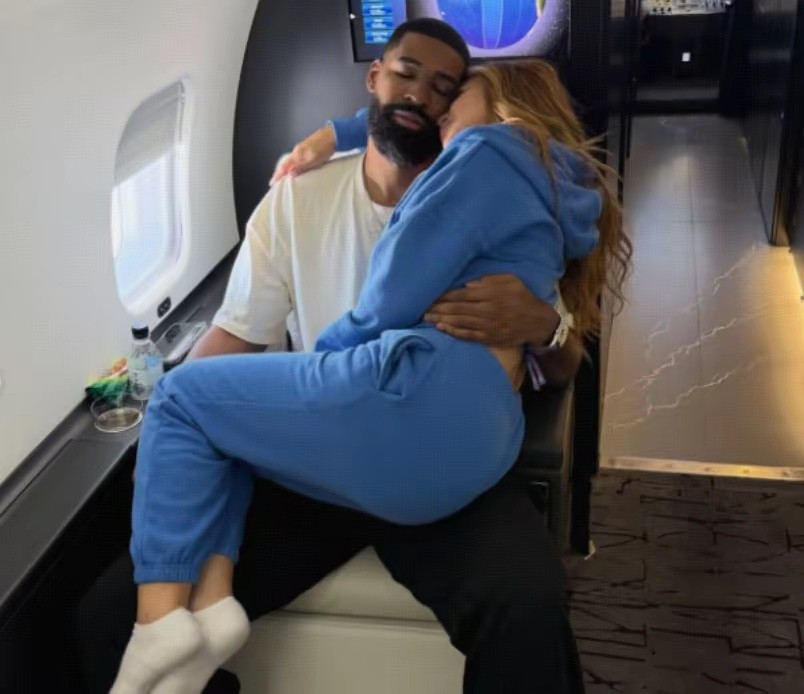 50岁拉尔萨太会玩！躺2米03小男友怀里坐私人飞机，历任都是NBA猛男50岁还能