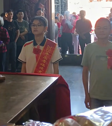 破例了！”福建，女孩高考考了692分，在全省排第二，把家人给激动坏了，直接开了祠
