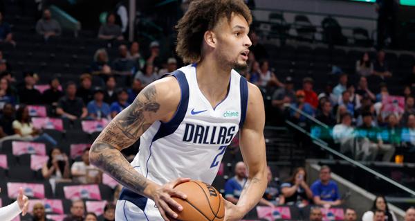 达拉斯独行侠中锋德雷克·莱夫利二世预计将缺席一段较长时间。本赛季截至目前，他在球