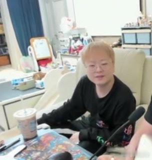 Hao：我菜呀，那我确实就是10万的身价，就是这么菜呀，然后呢，你除了骂我菜，我