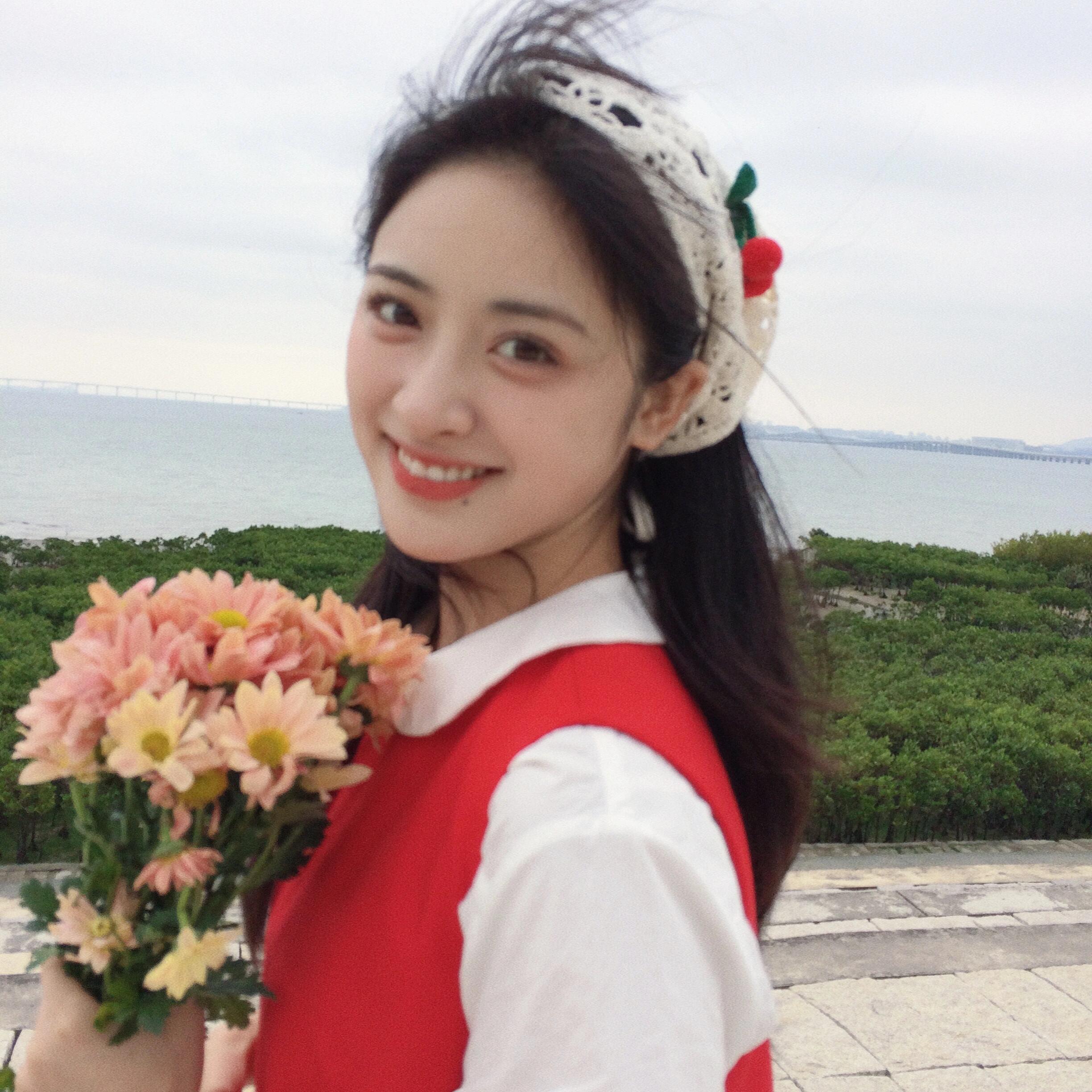 沈月这组捧花照片好有氛围感，人美拍照技术也好