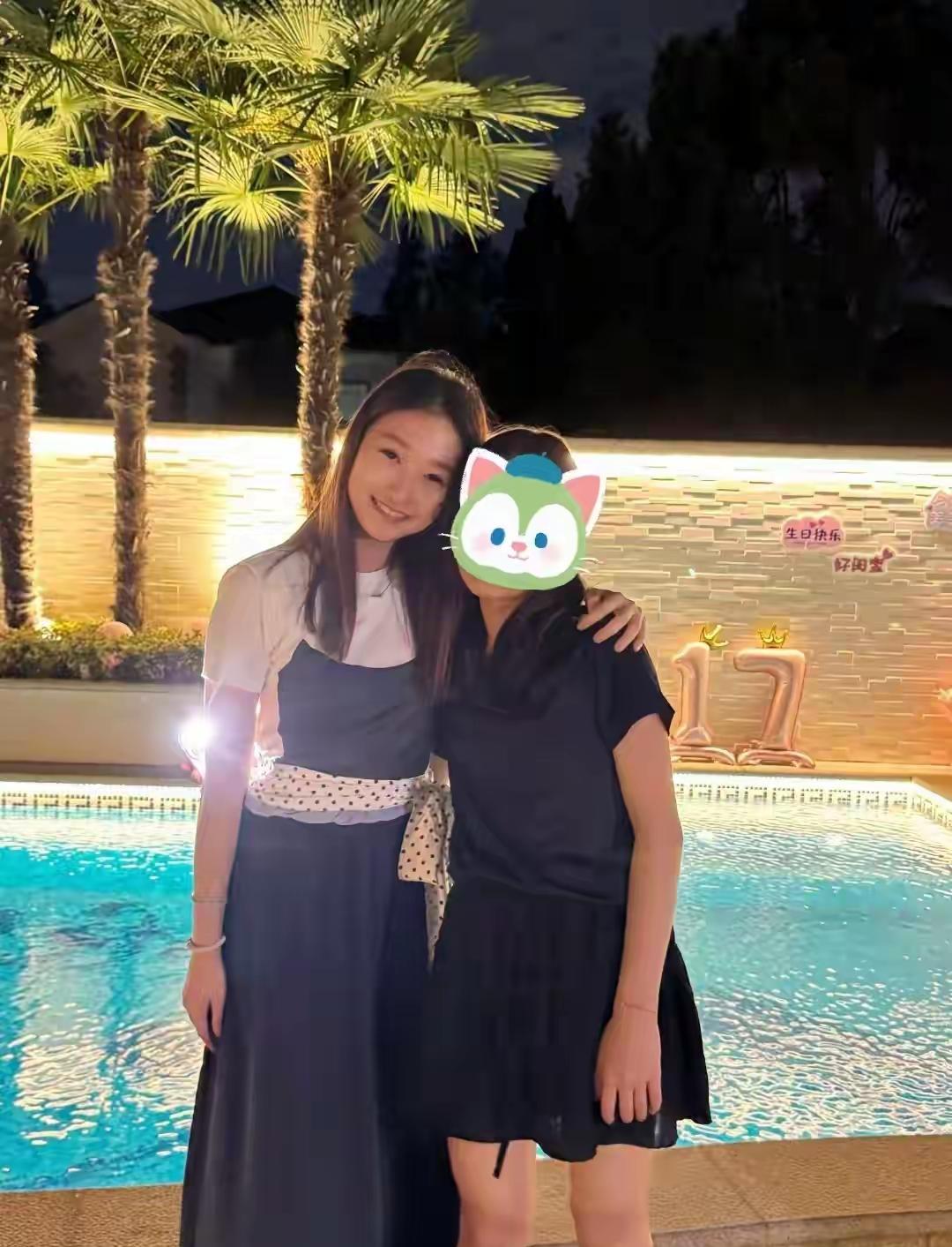 文爱马长得像爸爸，气质很马伊琍，家教不错的女孩，淑女又大方。