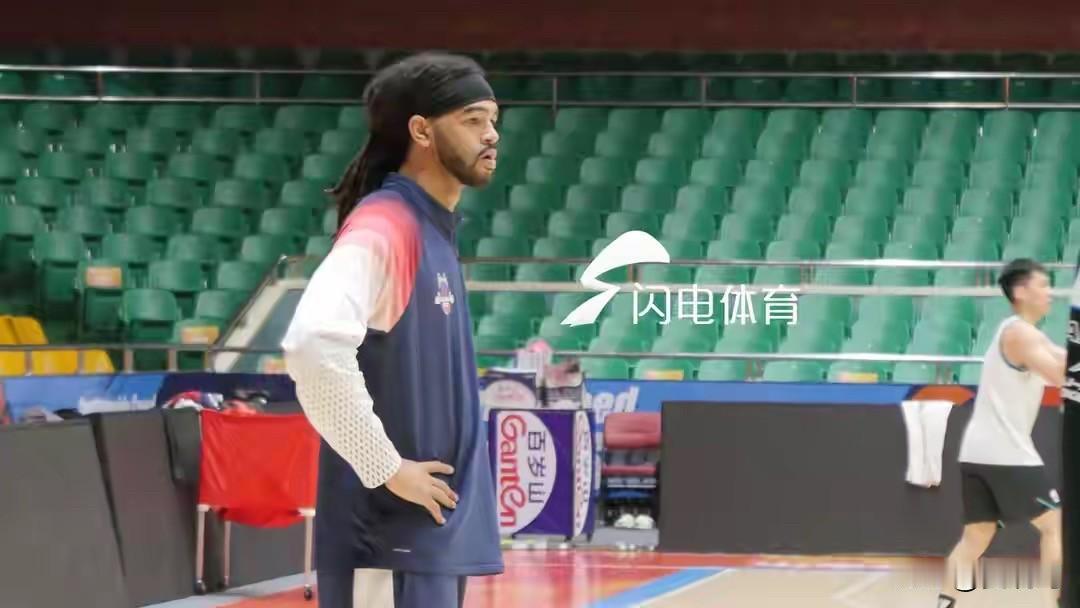 克里斯复出，斯蒂尔取消报名，山东男篮全力备战北京首钢。